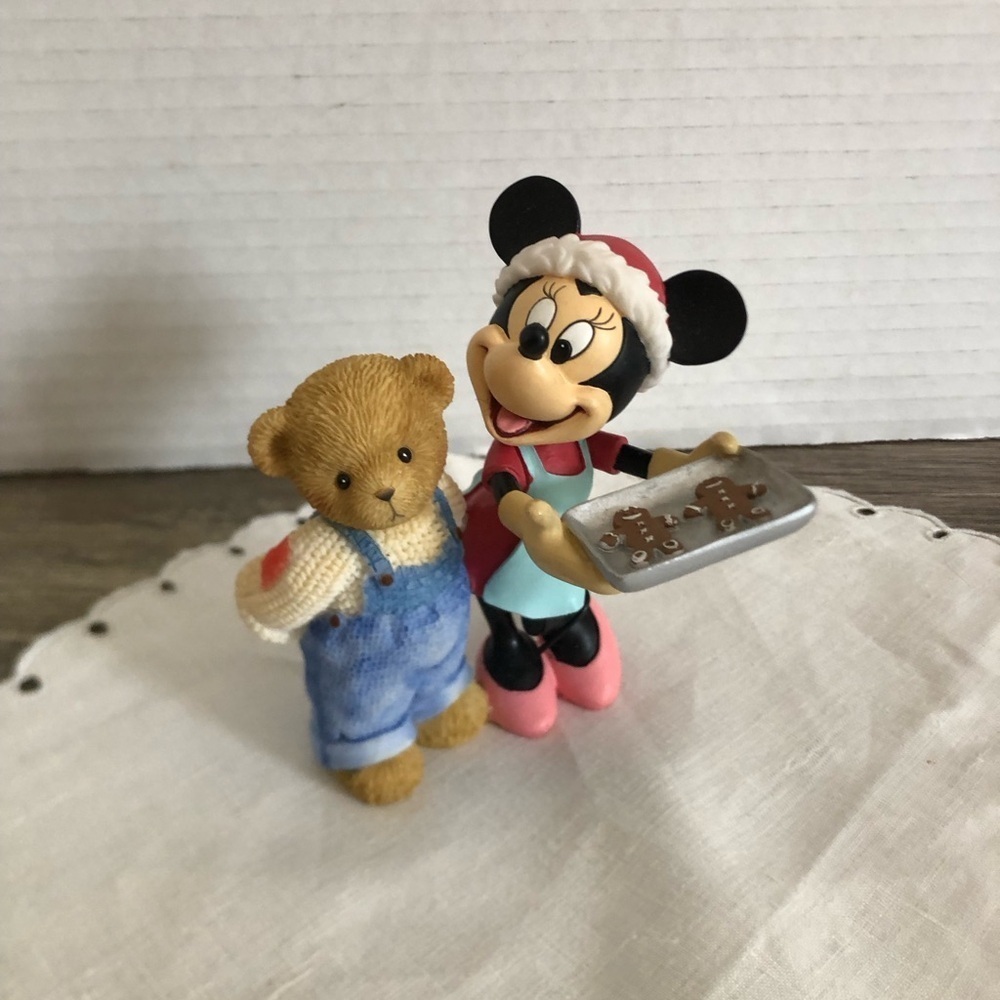 2007 Minnie Mouse and Cherished Teddy Figurine